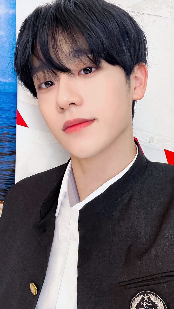 GOLDOL_0514's tweet photo. 금동현 가쿠란 셀카가 포카로 나온다면 무조건 모읍니다 ,,, 🖤 https://t.co/sk8hCC3Gyl