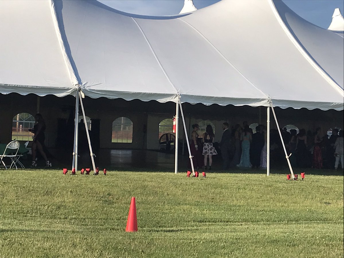 PVBEARSHS's tweet photo. The Prom has come 😄 and gone😕. What a night! In Feb Mrs. Fego and our @pvclass2021 officers were told the venue they had been planning to use would only allow for 100 participants, so they had to come up with a plan B. A LOT of hard work went into this, and they made it happen. https://t.co/kOgk66ggCN