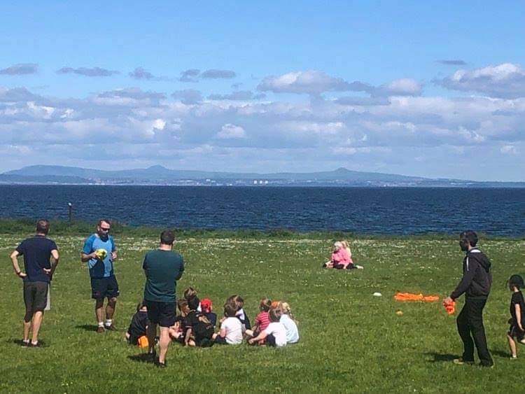 PrestonLodgeRFC's tweet photo. Sunshine rugby this morning for our #PLMinis.
Fantastic backdrop!!
Great to see so many kids enjoying a morning of fun rugby.
#OneClubOneCommunity #prestonlodgerfc #PLPirates #communityrugby #communitysport #grassrootsrugby #seasiderugby #Prestonpans #FirthofForth https://t.co/Kf0lMJttVq
