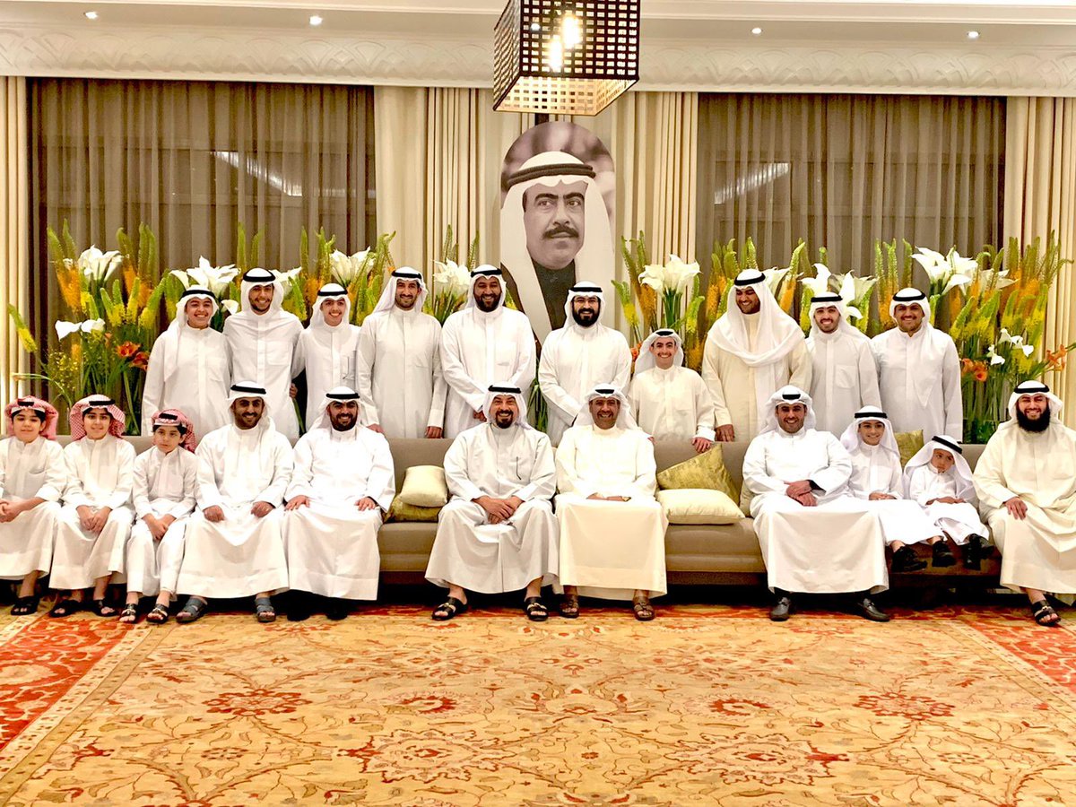 ahmed_f_alsabah's tweet photo. أبناء الشهيد فهد الاحمد الجابر الصباح طيب اللّه ثراه وأحفاده يتقدمهم معالي الشيخ أحمد فهد الأحمد الجابر الصباح وسعاده الدكتور الشيخ طلال فهد الأحمد الجابر الصباح حفظهم اللّه بعد عقد قران  سعادة الشيخ فهد الأحمد الجابر الصباح  قبل قليل .. https://t.co/gMuzGZ3Kar