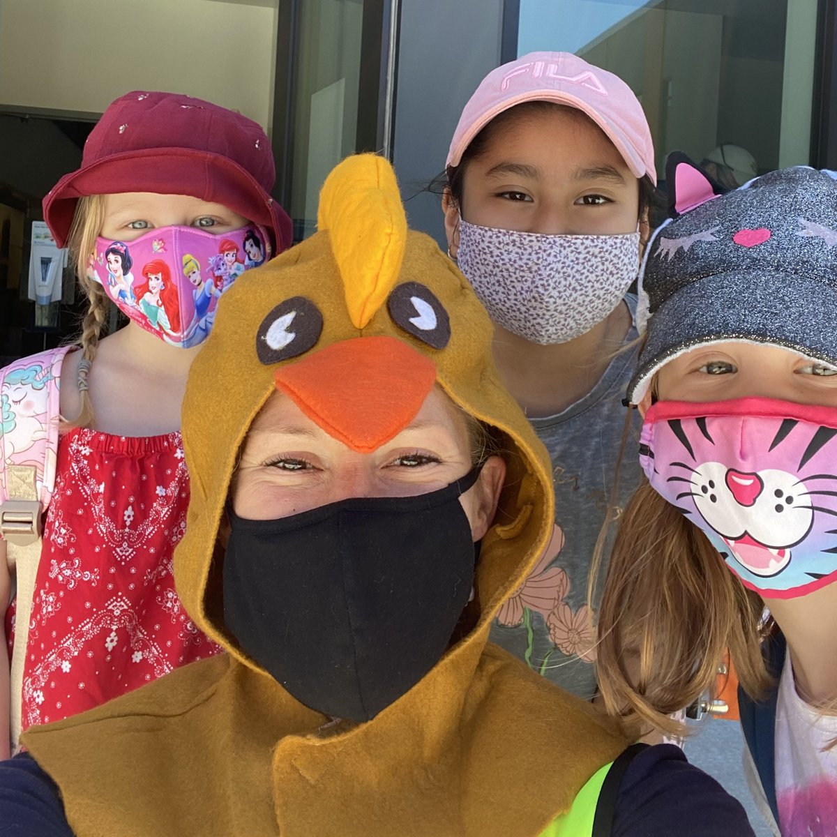 EastGreshamElem's tweet photo. These #MomentsMatter Hat Day Smiles!!! 🧢 👒 🎩 ⛑ 🥳 #WhyEastGresham 💙 #LetsGoEGES 🦅 https://t.co/l3iHhjYbQY