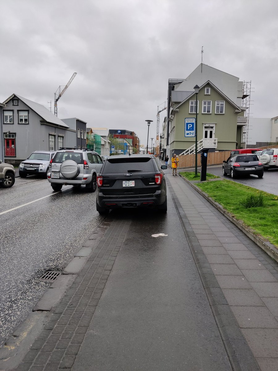 Fyrsta þáttaröð framhaldsseríunnar "Afhverju hjólarðu ekki á gangstéttinni?" eða "Drullaðu þér af götunni!":