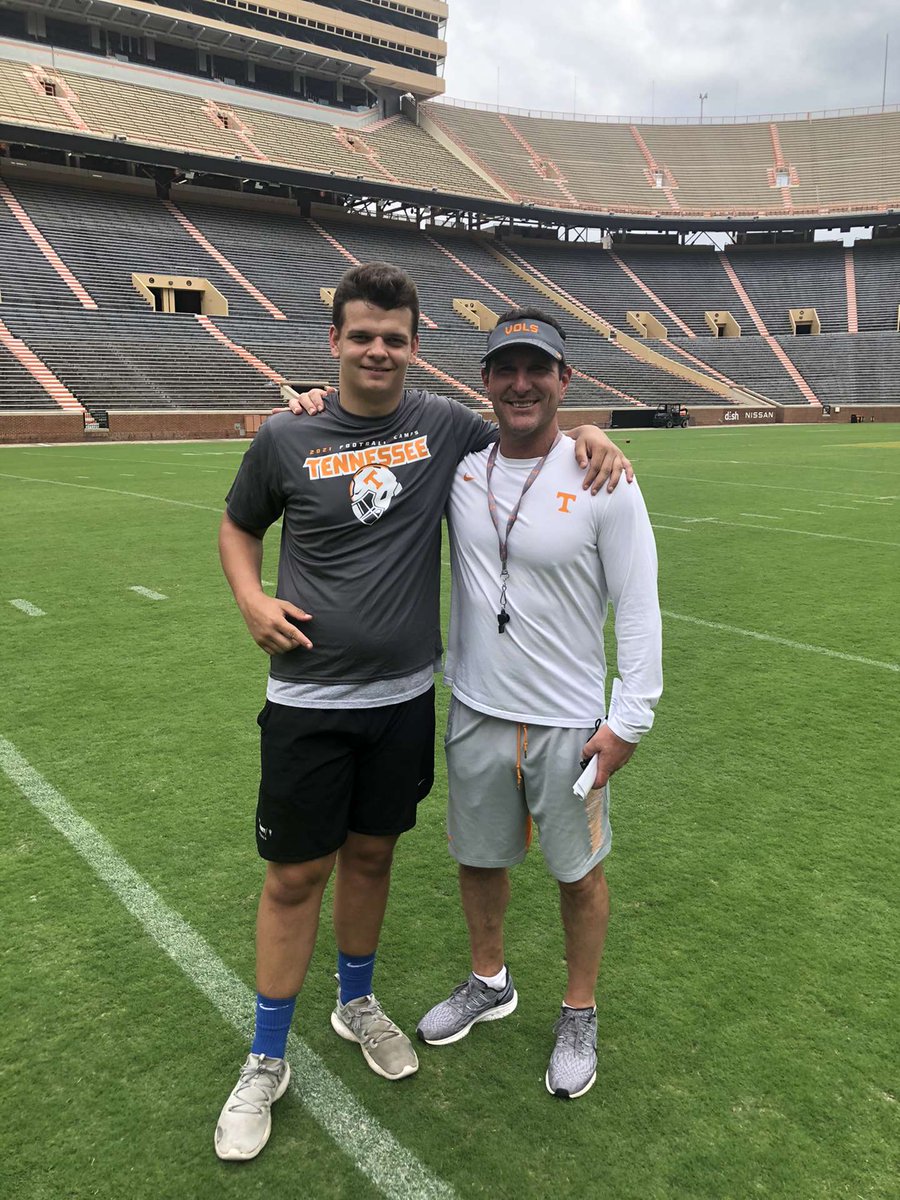 Had a great camp in Knoxville today!! Learning from the best! @CoachEkelerUT <a href="/Drice81/">Drew Rice</a> <a href="/coachjoshheupel/">Josh Heupel</a> <a href="/e_mendoza51/">Esteban Mendoza</a> #culture #chili 🌶️ #hot #vols #22vols #knoxville #1n0