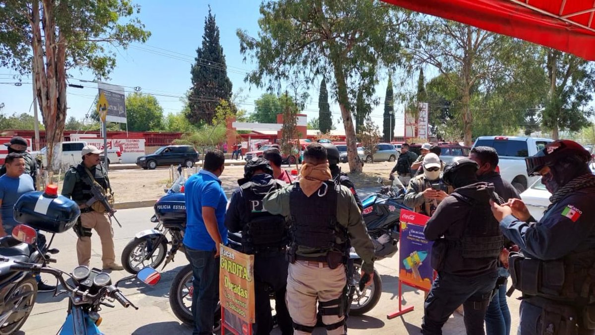 SigloDurango's tweet photo. Detienen a 4 por alterar el orden en casilla electoral https://t.co/Vg72rL2KRJ https://t.co/4YruKagPA3