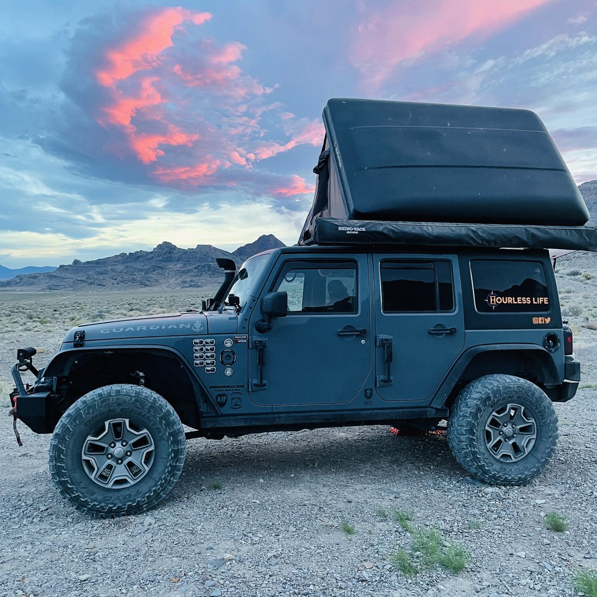 Hourless Life tweet media