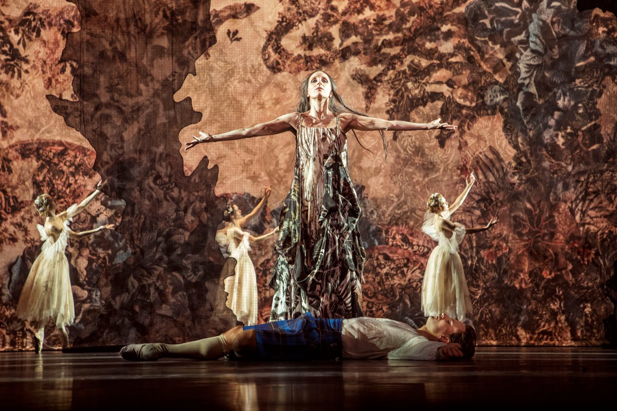 kglteater's tweet photo. Stort tillykke til Kizzy Matiakis, som netop har vundet prisen som årets danser ved Årets Reumert 2021 for sin rolle i 'Sylfiden'. 

#reumert #iscene #dkkultur #cphstage #åretsreumert https://t.co/gYBhiySiCR