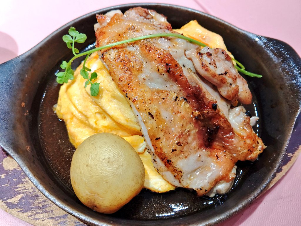 いろえんぴつ 本日は用事のついでに ららぽーとtokyo Bayに寄り道して Hill Top Rachel Cafe でランチを楽しみましたよ おこげご飯のオムライスとこだわり桜姫鶏ステーキ と ラケルブリュレ をいただきました T Co Ov7iphgye5