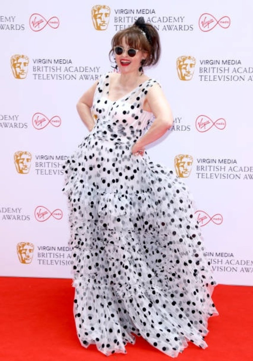 badposthbc's tweet image. 🏆 | First pics of Helena Bonham Carter at #BAFTAS ' red carpet.