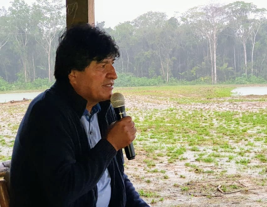 evoespueblo's tweet photo. Mi madre no sabía leer pero tejía historias en los aguayos. Cuando la escuela llegó a Orinoca entre los bofedales y arenales, casi clandestina, el profesor se convirtió en el más respetado y admirado por el pueblo porque enseñaba a leer.
Mi respeto y agradecimiento a los maestros https://t.co/fBCkjWQA00