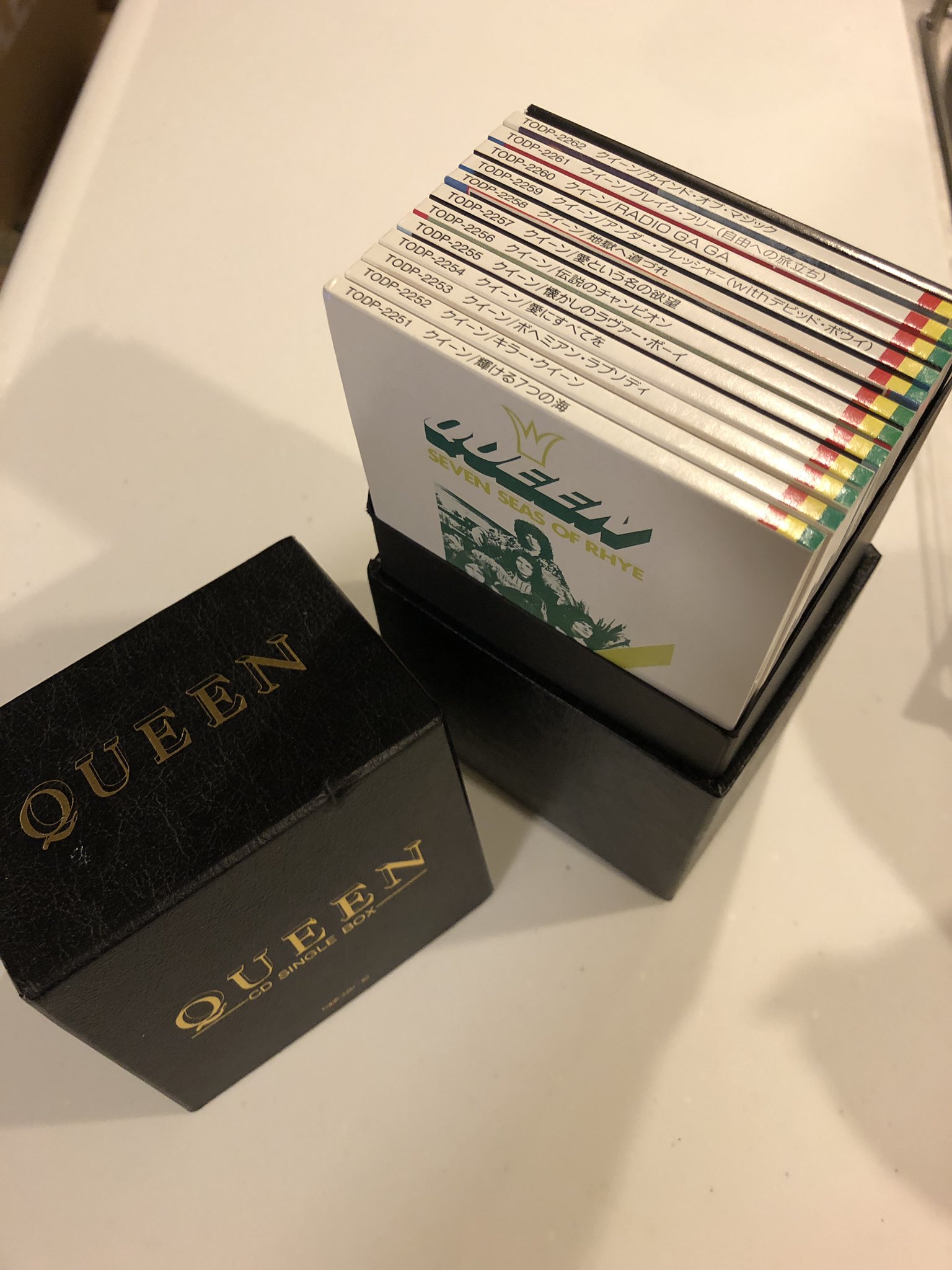 C O C O そう言えば 昨年引越した時に出てきたcdシングルbox まだ8cm Cdシングルの時の ボヘミアンラプソディ Bohemianrhapsody Queen T Co 0w71joa5mc Twitter