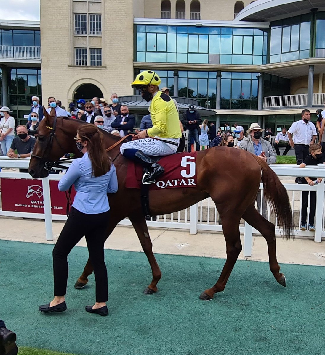 seenthestars's tweet photo. Prix du Jockey Club #ElDrama #Millebosc #RoyalWord #StMarksBasilica https://t.co/4ZV11hN244