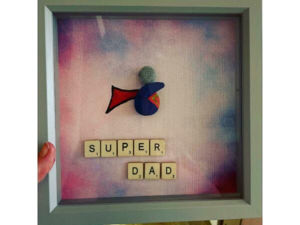 laurainecharnl5's tweet photo. Super Dad pebble picture  https://t.co/BFGucLNYNo https://t.co/bJP6URlpsG