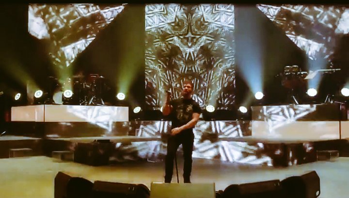 PabloAlboranTR's tweet photo. La puesta en escena del #StreamingVertigo, #TourVértigo es impresionante, bravo por @bamstudio_es 🙌🏻👏🏻
Deseando vivirlo @pabloalboran 💙🙌🏻 https://t.co/7g4ZgJDu5q