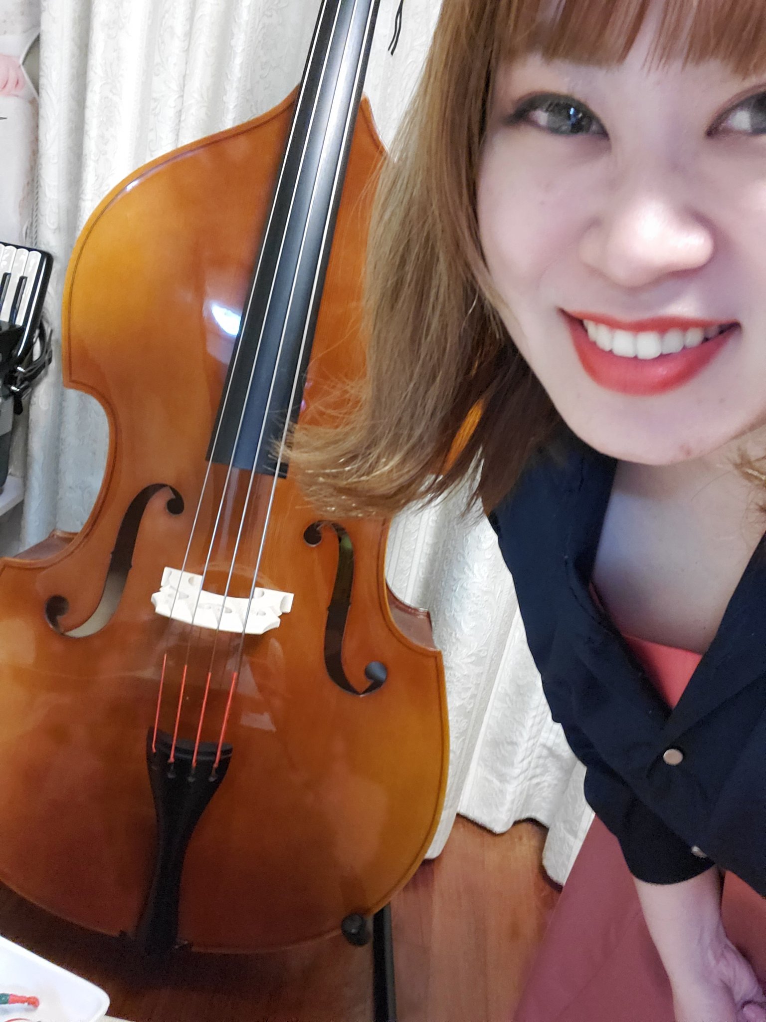 山原麗華 今日は楽器の日らしい 私の楽器は ピアノ ウッドベース クラリネット 三線 ギター キーボード アコーディオンかな ギターは気が向いた時しか弾かないし 三線は仕事で弾いて 他の楽器も最近弾いてない アコーディオンを弾く