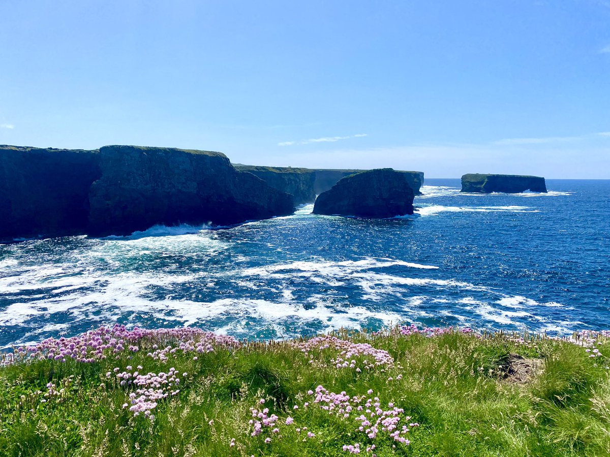 RoisinGlynn's tweet photo. Kilkee looking gorgeous today 😍🔆 https://t.co/TKjUHcHcng
