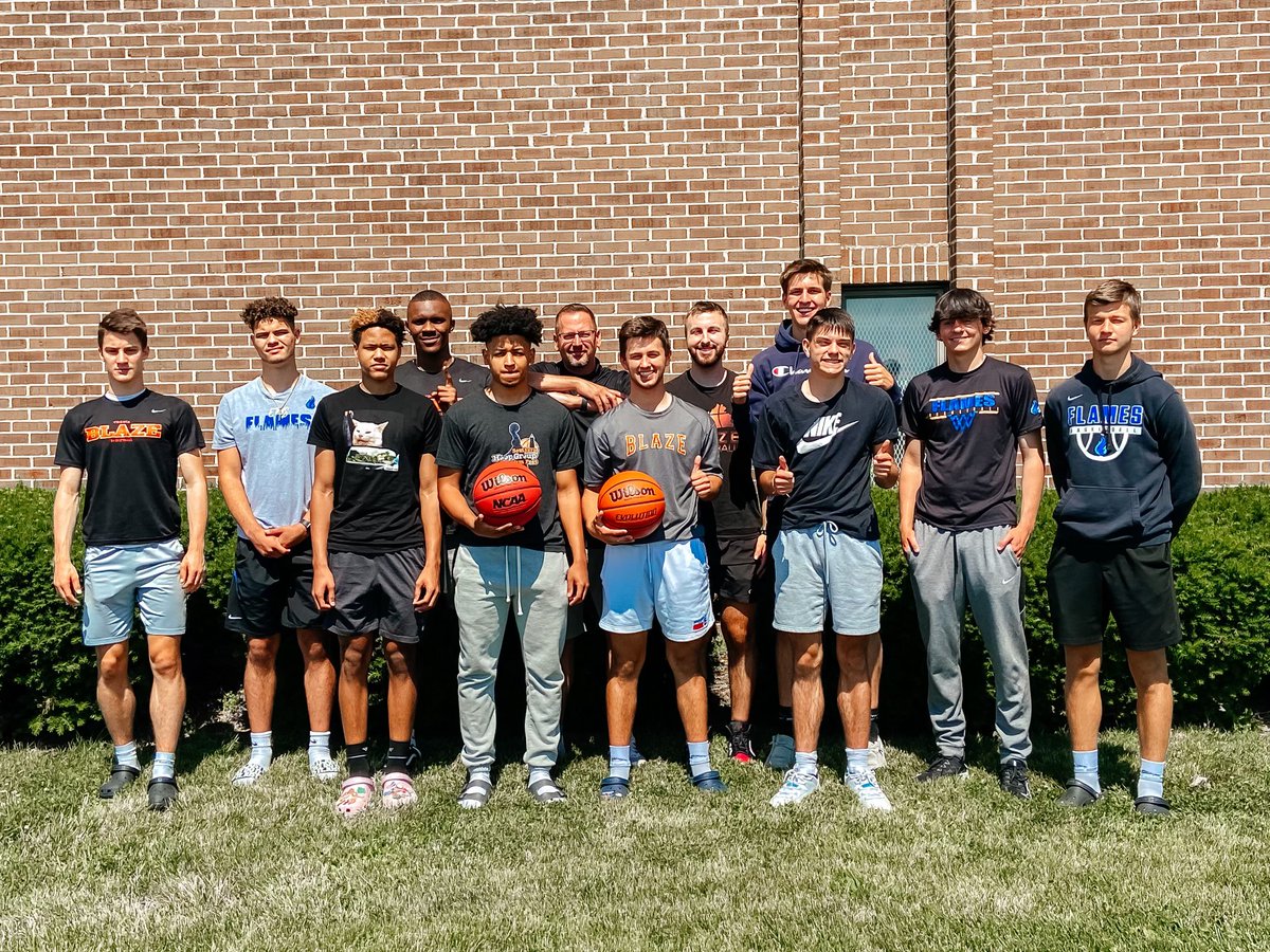 The Legacy:

*55-23 overall
*VIC Champs
*3 straight Final 4s
*Back2Back state championship games
*VIC POY
*VIC COY
*33-6 VIC record
*8-3 state tournament record
*6 college players
*#1 state ranking

*School record for
-wins
-consecutive wins
-made 3s
-assists 

#FlameFamily