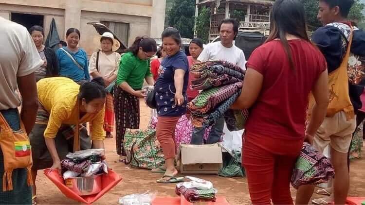 SpringBago's tweet photo. The Shan Students Union (TSU) donated food and supplies to more than 50 war-affected households in #Panlong Village Tract, #Namtu Tsp, Northern Shan State.
TSU helped those affected by the fire in Shan / North, Kachin State and also helped refugees in Karenni State. https://t.co/s2KIsabMq0