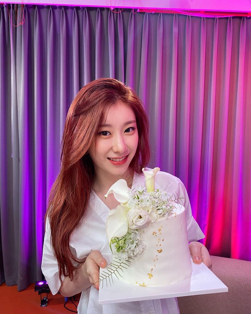그리고.. 내 생일 축하해주신 많은 분들 우리 믿지 아주 정~~~말 감사드립니다❣받은 사랑 그대로!! 내가 너무 행복했어요 믿지분들 덕분이야! 사랑해요❤❤❤