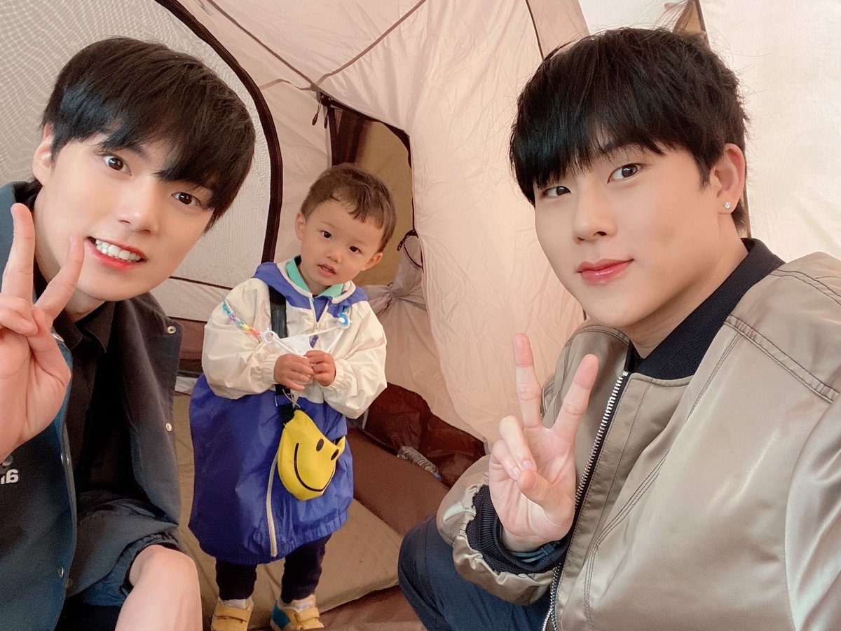 OfficialMONSTAX's tweet photo. 너무너무 심장이 아픈 촬영 슈퍼맨이 돌아왔다 ㅠㅠ 고마운 우리 애기들
몬베베 모두 다들 슈퍼맨이 돌아왔다 다 봤겠지? 이거보고 다들 나랑 결혼하자고 하는거야? ㅎㅎ #주헌 https://t.co/VKdm8h6oqM