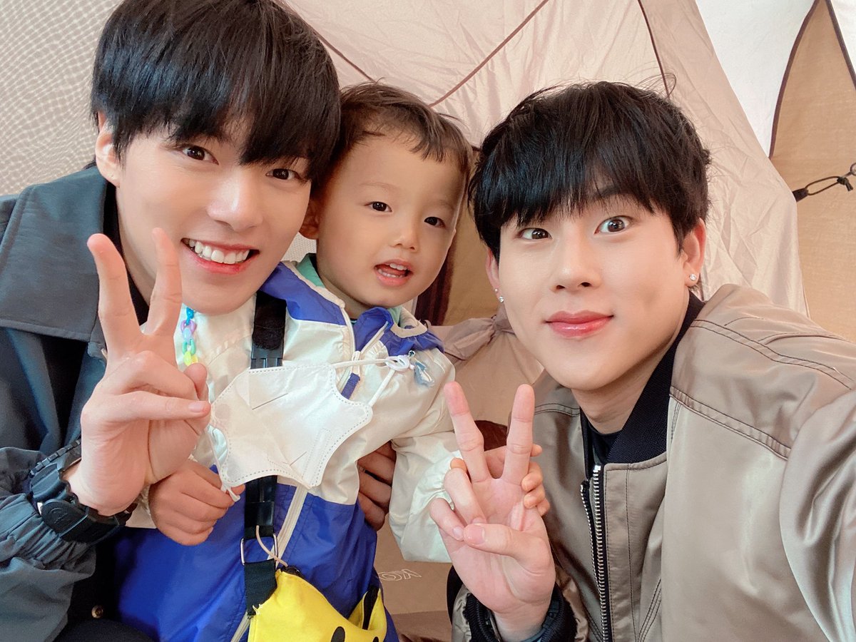 OfficialMONSTAX's tweet photo. 너무너무 심장이 아픈 촬영 슈퍼맨이 돌아왔다 ㅠㅠ 고마운 우리 애기들
몬베베 모두 다들 슈퍼맨이 돌아왔다 다 봤겠지? 이거보고 다들 나랑 결혼하자고 하는거야? ㅎㅎ #주헌 https://t.co/VKdm8h6oqM