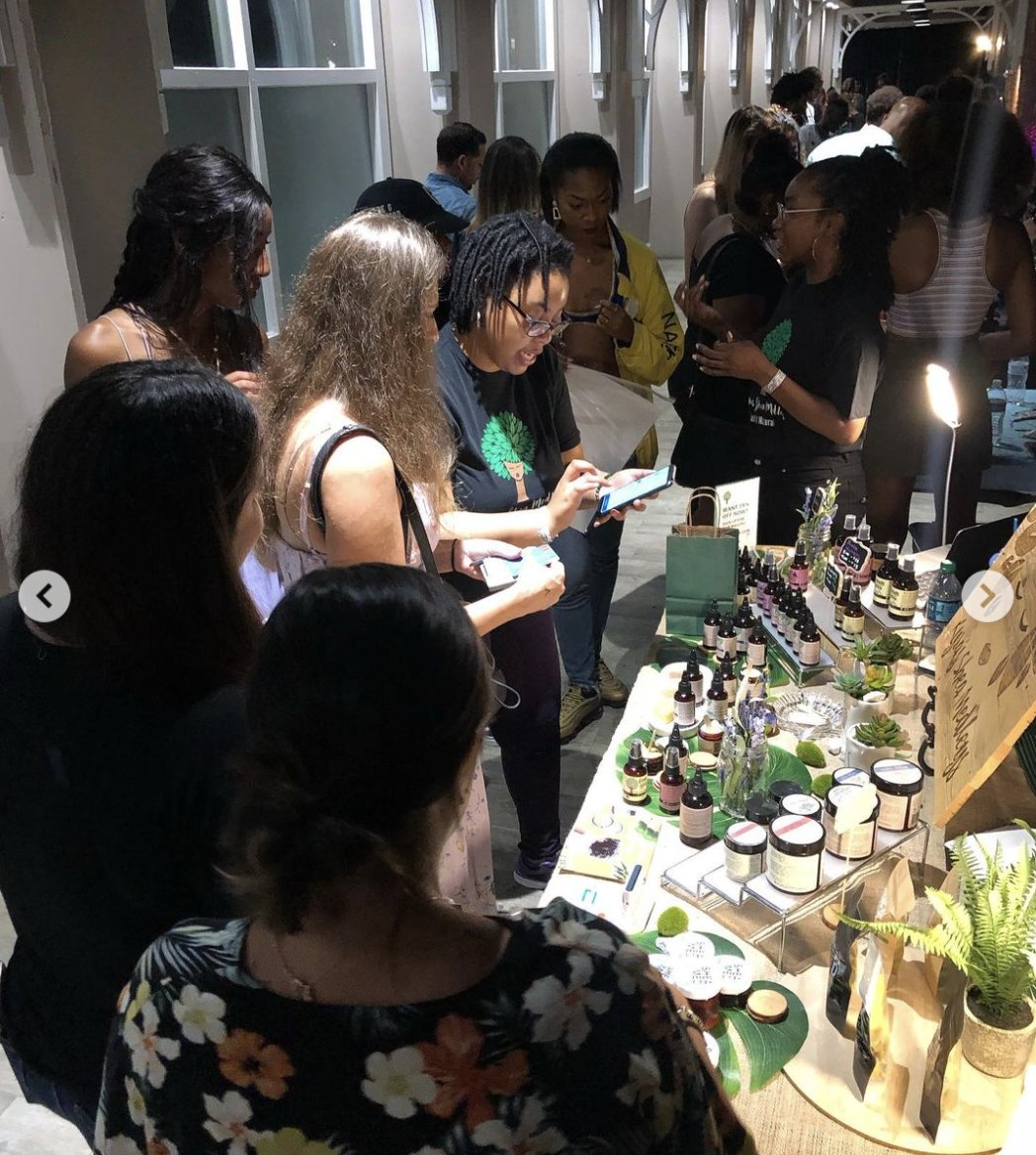 <a href="/marcuslemonis/">Marcus Lemonis</a> #marcusgrants my friends <a href="/kyrasheamedleys/">Kyra's Shea Medleys Hair & Skincare</a> own a natural beauty brand that encourages women of color to embrace their curls and love the skin they're in! Besides making the best hair/skincare products, and their charitable work, the grant will help expand their ops and marketing.