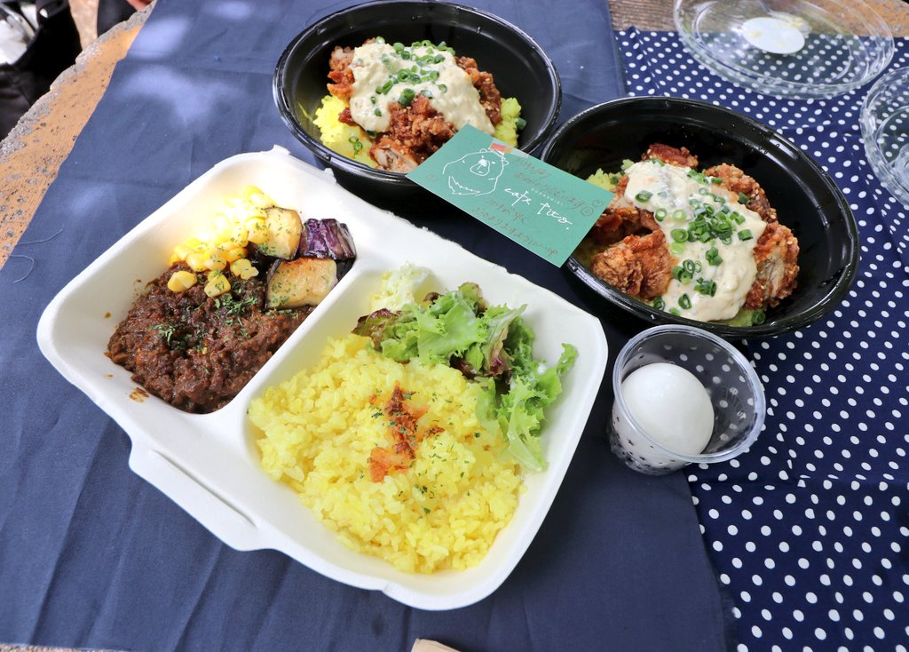 翔大 倉敷市阿知にある 倉敷カフェtito でテイクアウト 昨年 オープンしたお洒落なカフェです あっさりチキン南蛮と丁度よい甘さ旨味のあるドライカレー All 850 他にナポリタンやタコライスもありますよ 手書きのメッセージ付で嬉しかったです