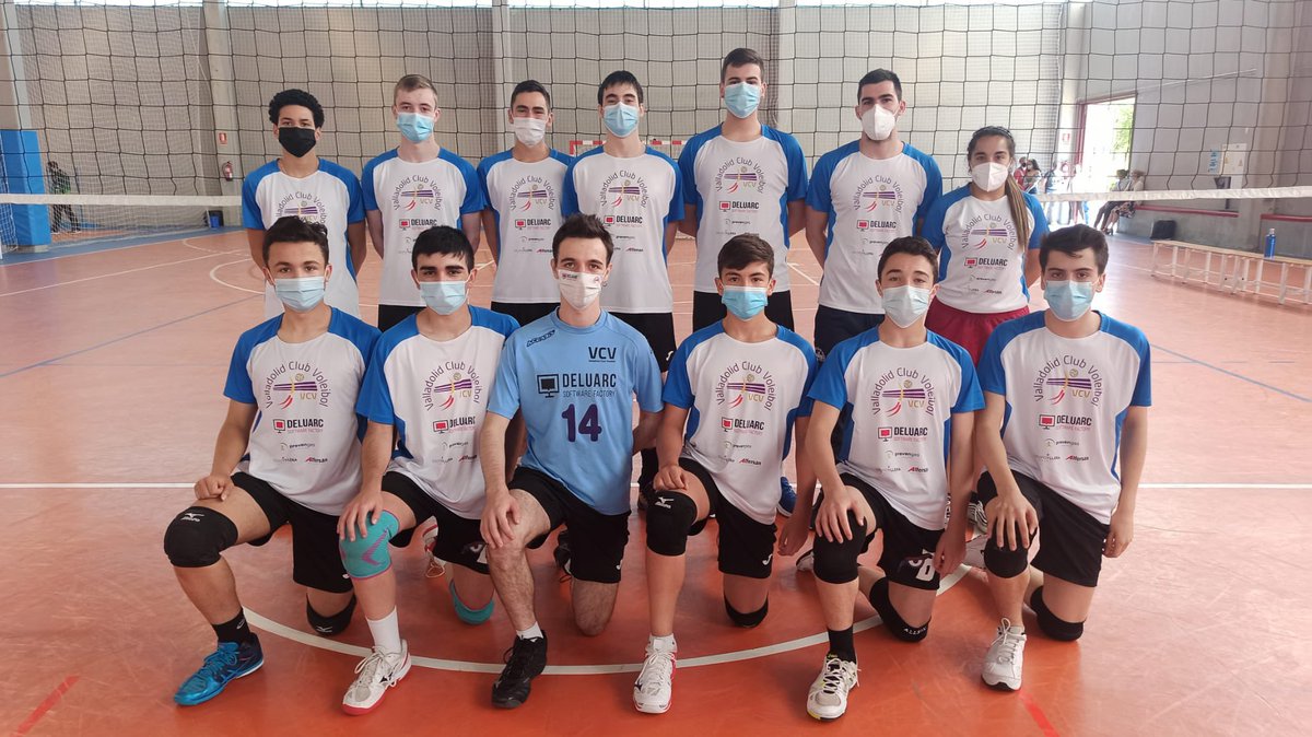VCVoleibol's tweet photo. Cerramos la temporada con el subcampeonato regional para el juvenil #DeluarcVCV @uvavoley después de vencer a @Segovoley y caer con @rioduerovoley ,a la postre nuevo campeón. Enhorabuena a @eduvalverde7 y el resto de cuerpo técnico por el gran trabajo realizado. #Voleymasculino https://t.co/VW5RceQOLy