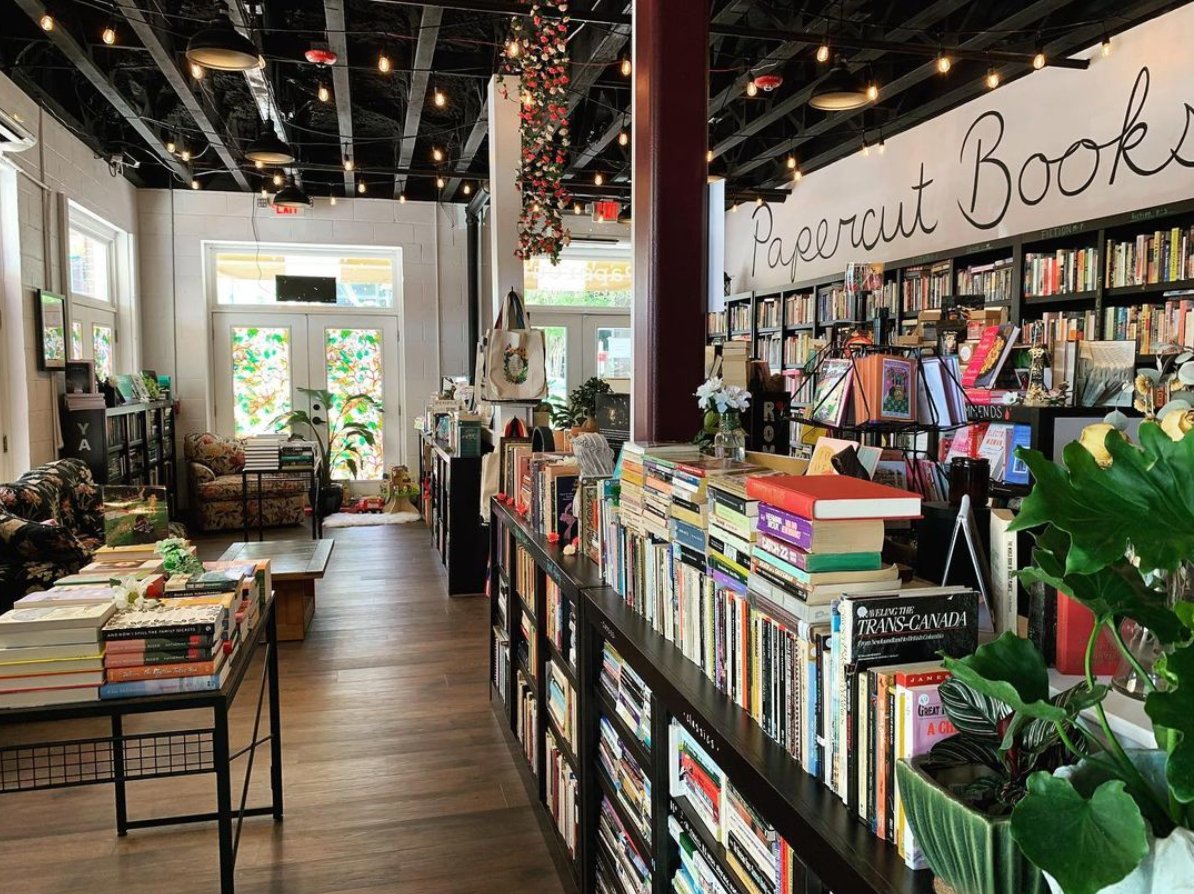 She just gets prettier and prettier 😭 #papercutbookstore