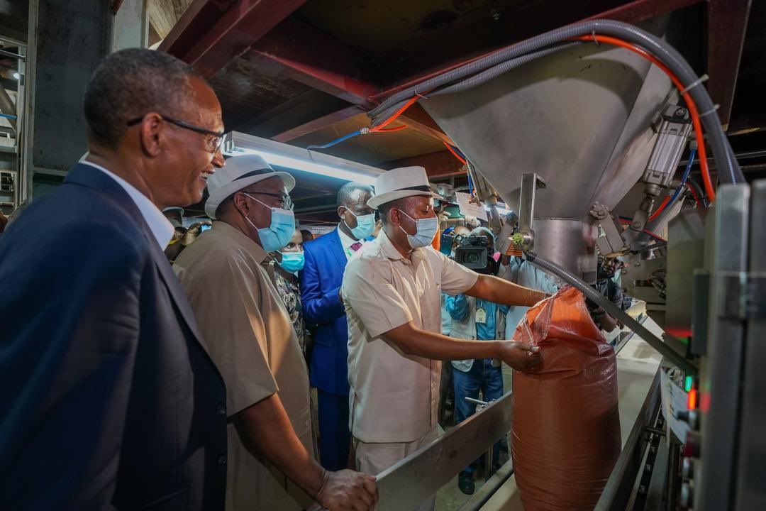 AbiyAhmedAli's tweet image. Inaugurating Tana Beles -1 Sugar Factory is key to building a competitive sugar industry in our country. Delayed for over 8 years, the #VisionForProsperity we embarked upon 3 yrs ago has enabled us to fast track projects to completion.