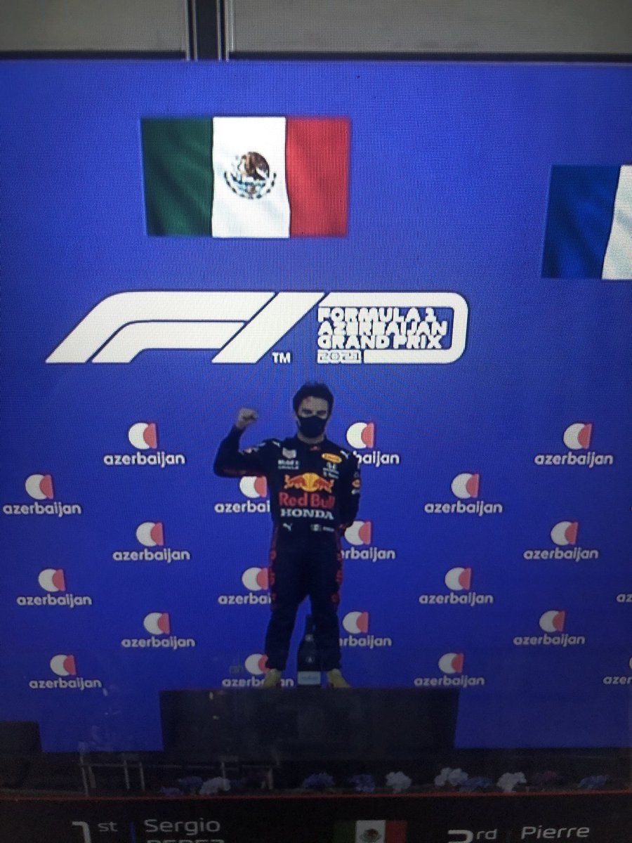Perla_Martinez's tweet photo. Checo!!!! Súper merecido! Gran carrera. Extraordinarias dos ultimas vueltas! Himno nacional mexicano 🇲🇽 Woohooo!! https://t.co/OUVOkJTeRj