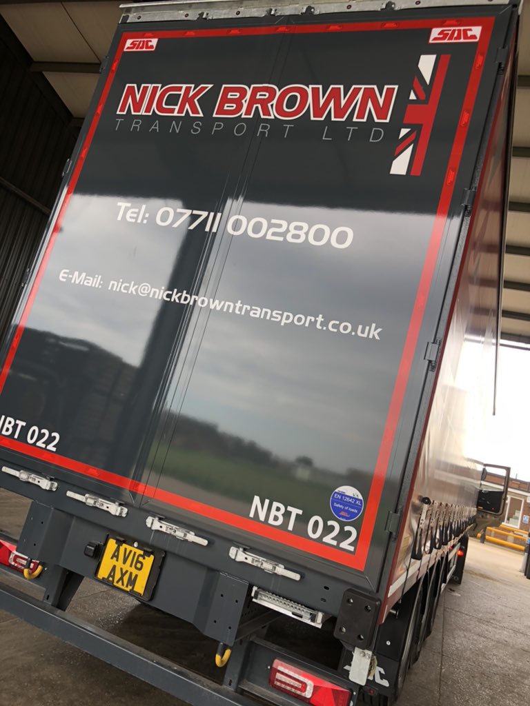 bigtruckerbrown's tweet photo. Maiden voyage to Somerset for our latest addition to the fleet from @SDCtrailers
New style load lashing system fitted & doing exactly what we wanted
#safeloads
#qualitytrailers
#potatoes https://t.co/HLkR5e9aj2