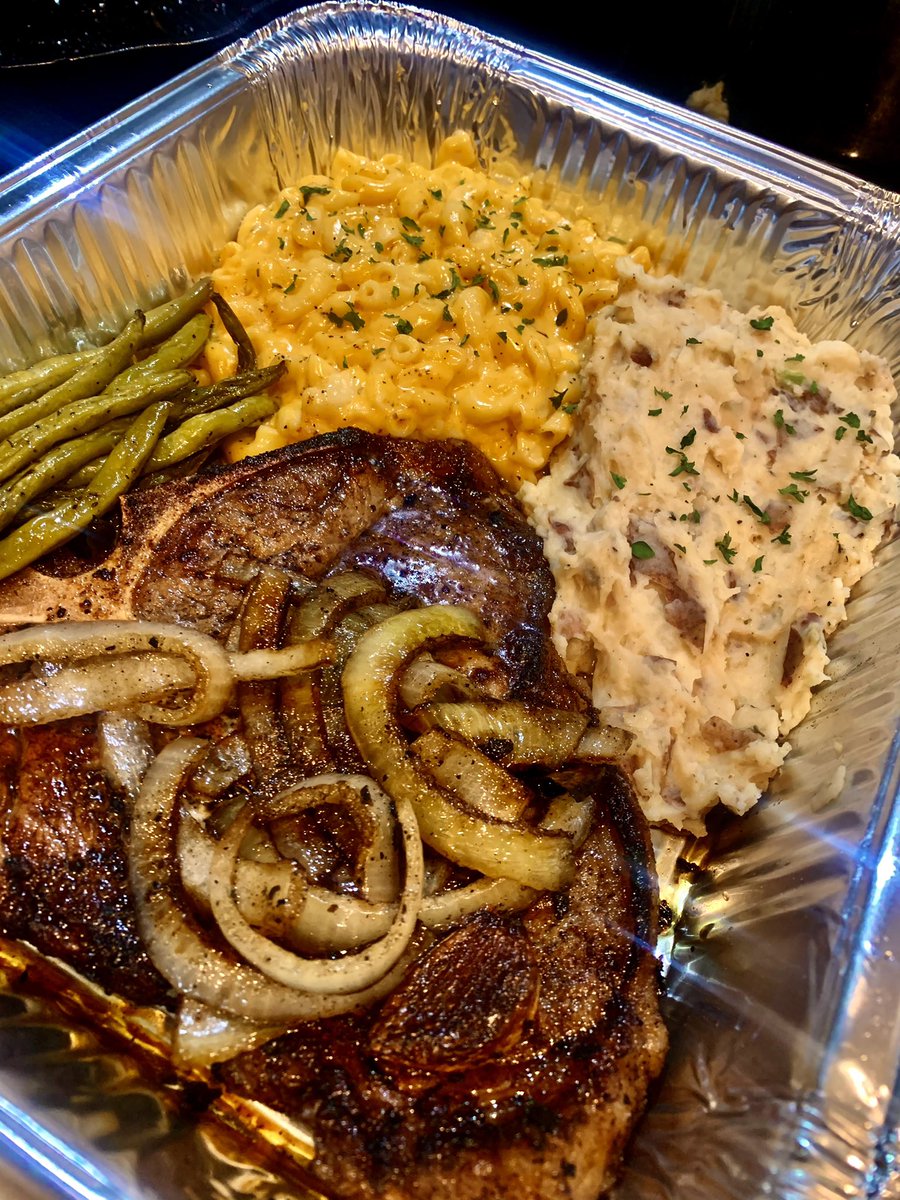 flexeatss's tweet photo. Orlando! I’m getting ready to open the menu for next week! As you know I let you guys choose what you want so pick an option 1-4 for what you guys want for Tuesday &amp; Fridays menu 👨🏽‍🍳🤘🏾 #flexeatss https://t.co/sleWblYCZF