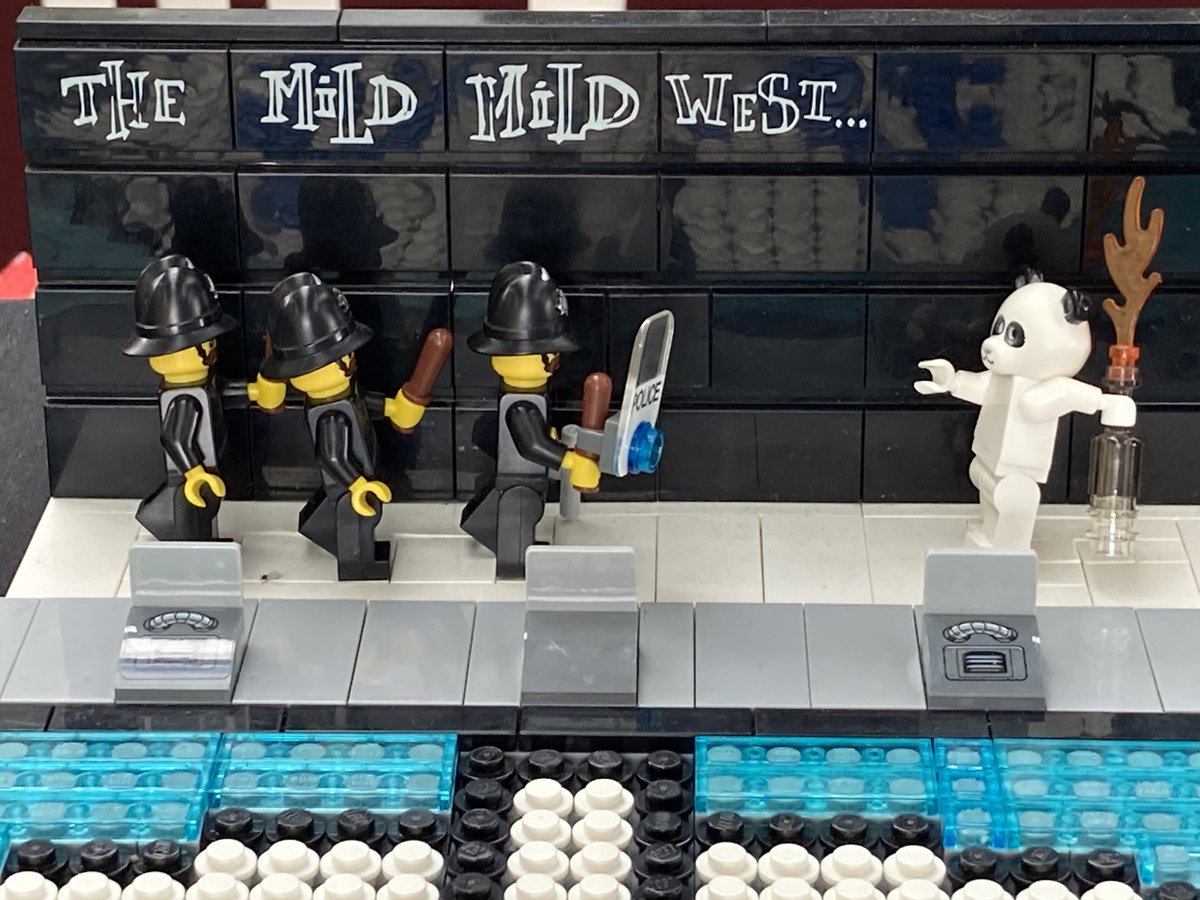 RGuyatt's tweet photo. Lego Banksy courtesy of ⁦@GertLug⁩ at ⁦@AVRbitton⁩ station this afternoon. https://t.co/Ydmu5bbuX5