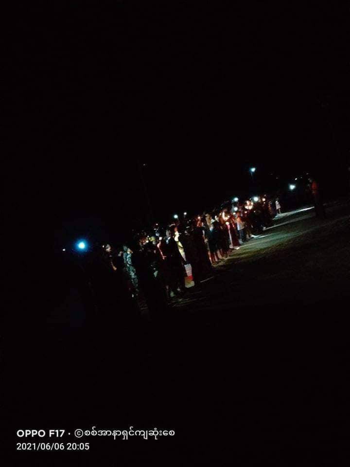 wyp_131's tweet photo. Residents demonstrate against the dictatorship in #Sagaing Region. #RejectCoupRejectASEAN #June6Coup #WhatsHappeningInMyanmar https://t.co/jvy65b2ui7