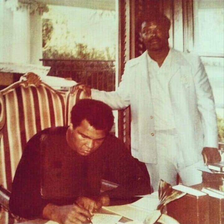 MrBomet's tweet photo. Happy Birthday#83 FRED WALDEN Youngstown Ohio Boxing legend we love you Dad #masterboxer #boxing #Ohio https://t.co/vnfpk7237e