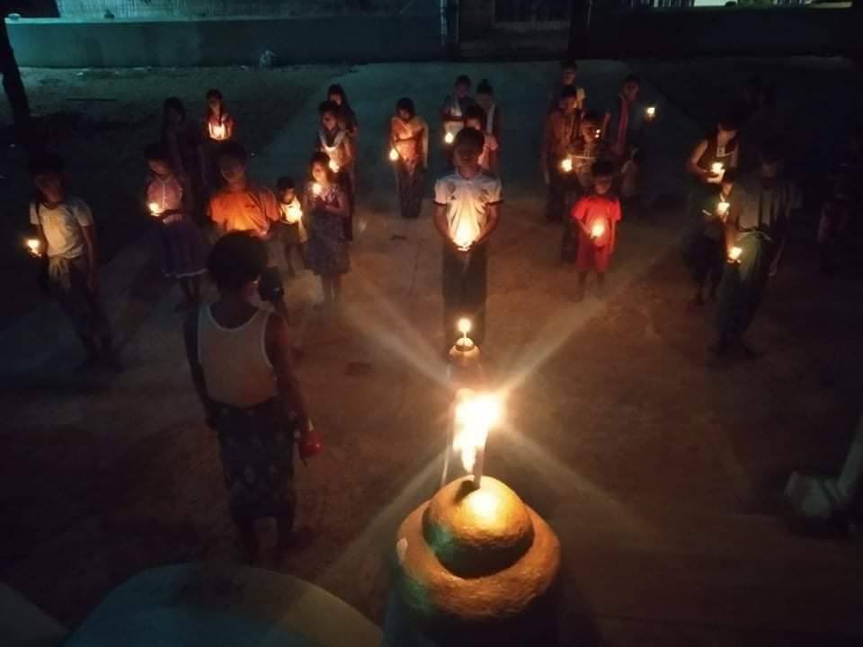 BlueLin29189012's tweet photo. Night strike against military dictatorship and prayers for fallen heroes of Spring Revolution at Tat Kaung Village, Depayin Township, Sagaing Region. #RejectCoupRejectASEAN #WhatsHappeningInMyanmar #June6Coup https://t.co/FQdrYw7UAU