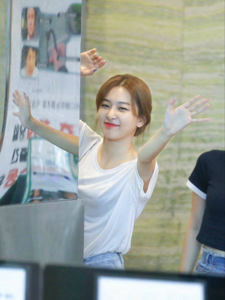 Hai semuanya
Saya newbie ayo fmbstan sama saya,sekalian mutualan
#roleplayerindonesia #roleplayerindo #roleplayerkpop #roleplayaccount #Root #ROOTS #Mutualankuy