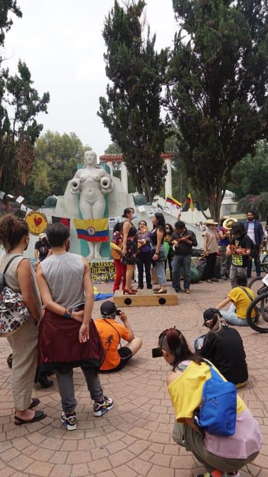 Colombiateveo's tweet photo. Colombianos, mexicanos y personas de todo el mundo en la CDMX pedaleamos en solidaridad con la situación de Colombia y las víctimas del Paro Nacional. #colombiateveo #SOSColombiaDDHH #ParoNacional5J https://t.co/AdjQlJ1sCt