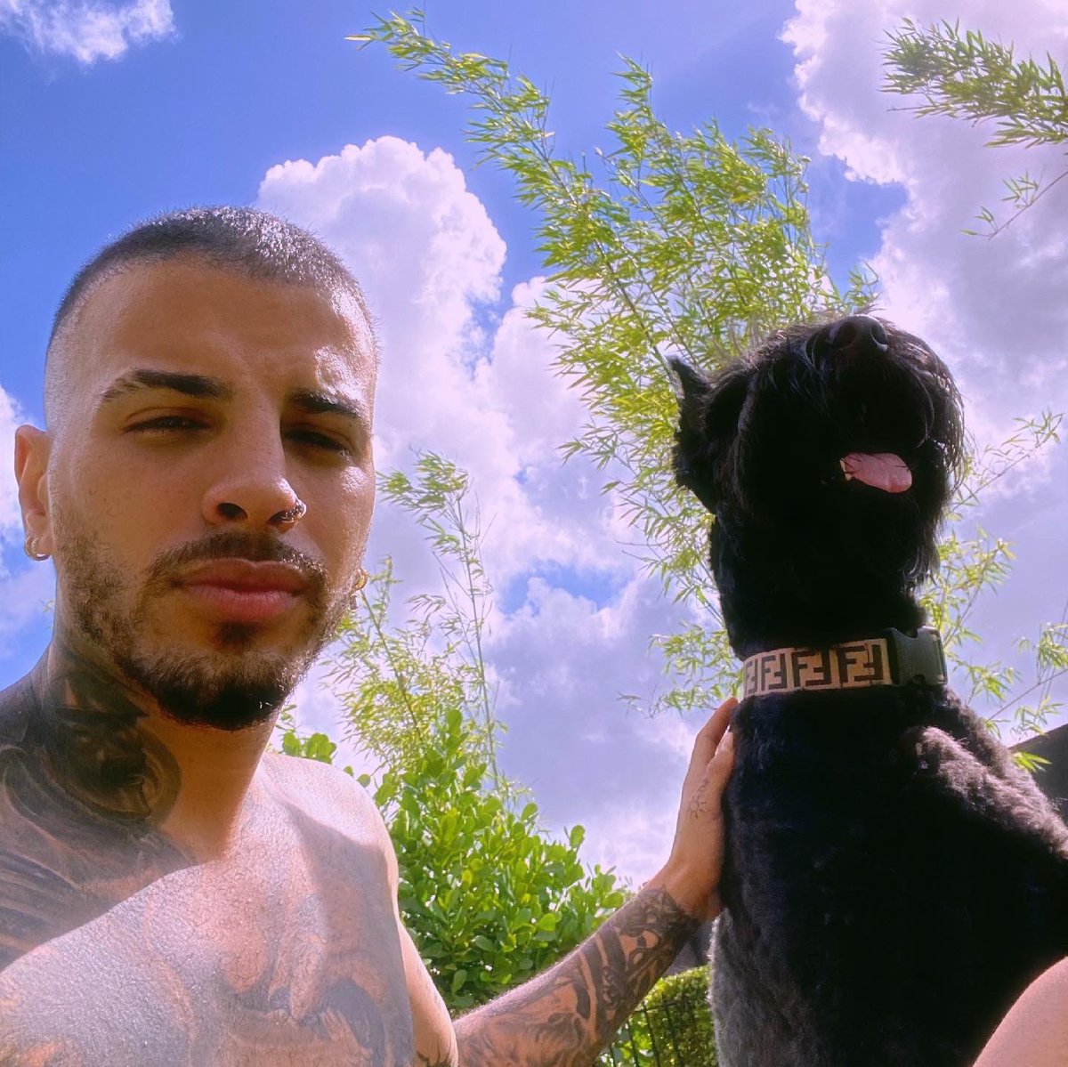 rauwalejandro's tweet image. 😴😴☕️☕️🌞🌞