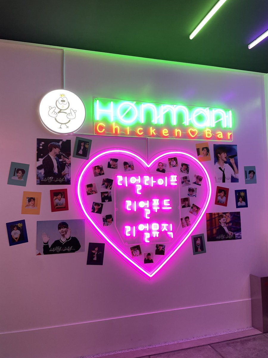 kkksjm2's tweet photo. ♡ #HAPPY6DAY ♡
念願のホンマニチキンさんでチキンを食べながらライブ映像を見て、当時の思い出に浸りながらソンジェのお祝い🎊
チキンやキンパも美味しかったし、久しぶりにライブ映像を見れて楽しかったです💕ありがとうございました！
@Happy_6SJ 様
@326_236 님
@honmanichicken様 https://t.co/G3plruTHWj