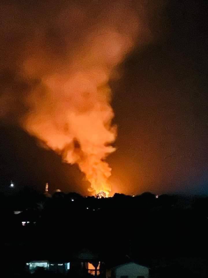 Terrorists in #Moebye opened fire with heavy weaponry &amp; set fire to homes. As per local media, they also smashed grocery stores &amp; stole products from them.
#RejectCoupRejectASEAN
#June6Coup
#WhatsHappeningInMyanmar