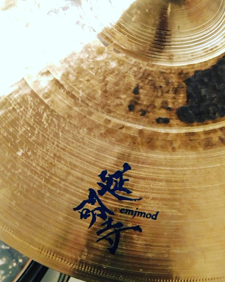 heavymarumetal's tweet photo. #楽器の日
そんな日にMV撮影してました。
ありがたい事に活動をサポートしてくれるメーカー様もありまして。使うだけではなく「広める」立場にもなりました。
… 明日からも頑張っぞ(笑)!!
#ASPR
#アサプラ
#meinlsticks
#マイネルスティック
#emjmod
#NuClearCustomSound
#TRICKPedal
#SAKAE https://t.co/p2KUvtOnIW