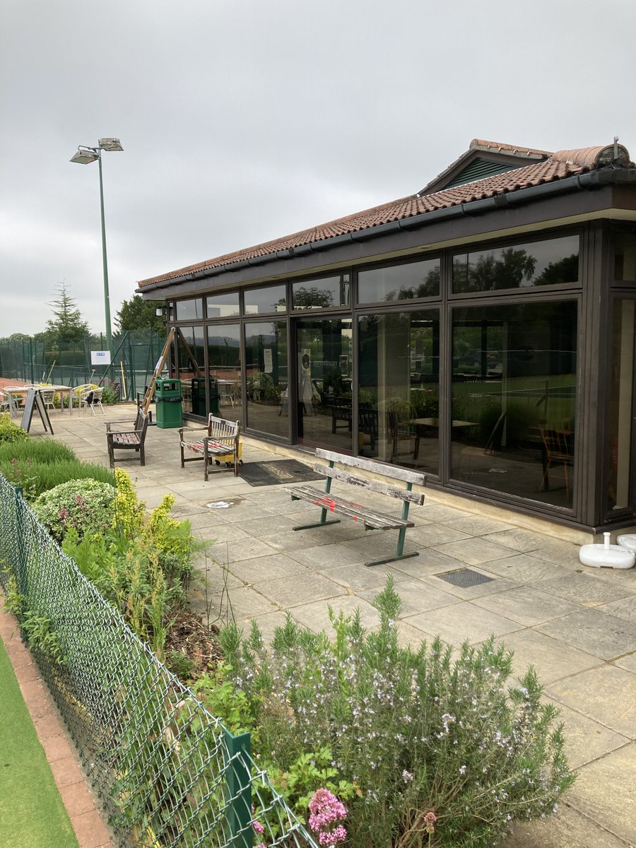bathwindows's tweet image. Cleaning windows at Lansdowne Tennis Club in Bath. We have cleaned it in traditional way, just using applicator sleeve, squeegee, scrim and obviously purified water. #Cleanandbright, bringing the outside in!