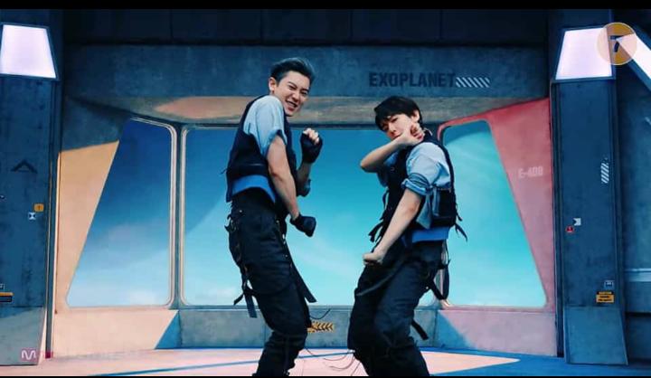 wiwinalfina's tweet photo. Bisa" nya kalian berdua macem tu lah ya chanbaek!! 

#EXO_TeaserQuest
#EXOVerse_Unlocked
@weareoneEXO #EXO
#DONT_FIGHT_THE_FEELING https://t.co/Hpmmlzt5CJ