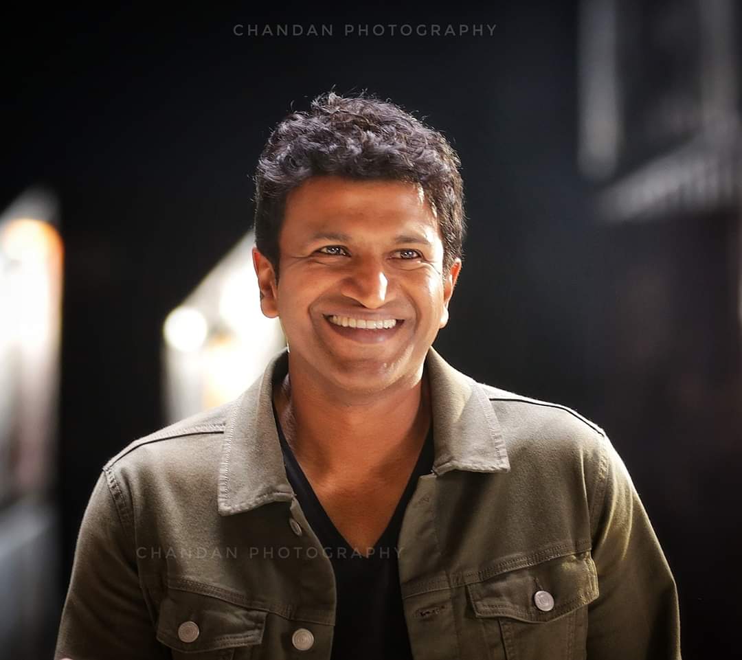 Chandrumoon01's tweet photo. James

#UndisputedKFIKingAPPU #James #BoloBoloJames @PuneethRajkumar https://t.co/F1SDCRBLn9