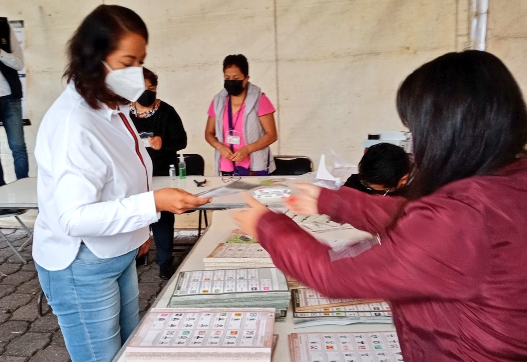 Magistral_Mx's tweet photo. #Elecciones2021 #Puebla
"La #DemocraciaElectoral nos favorece, es más fuerte que cualquier guerra sucia y hoy los ciudadanos tenemos en nuestras manos cambiar el rumbo de #Atlixco": @AriadnaAyala.

#JuntosHaremosHistoria
#EleccionesMéxico2021
#JornadaElectoral2021
#FelizDomingo https://t.co/BQWISATqgk