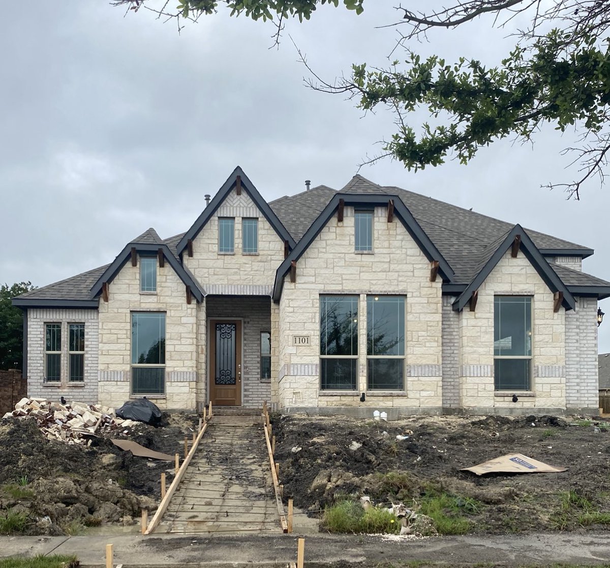 mskimme23's tweet photo. New builds are available. Let’s discuss your budget, timeframe, and needs in a home! The Legacy W Realty Group will create a planGamePlan to get you to the closing table. #thelegacywrealtygroup #realestate #realtor #realestateagent #dfwrealtor #buyersagent #sellersagent https://t.co/N3S3vJ1dnp