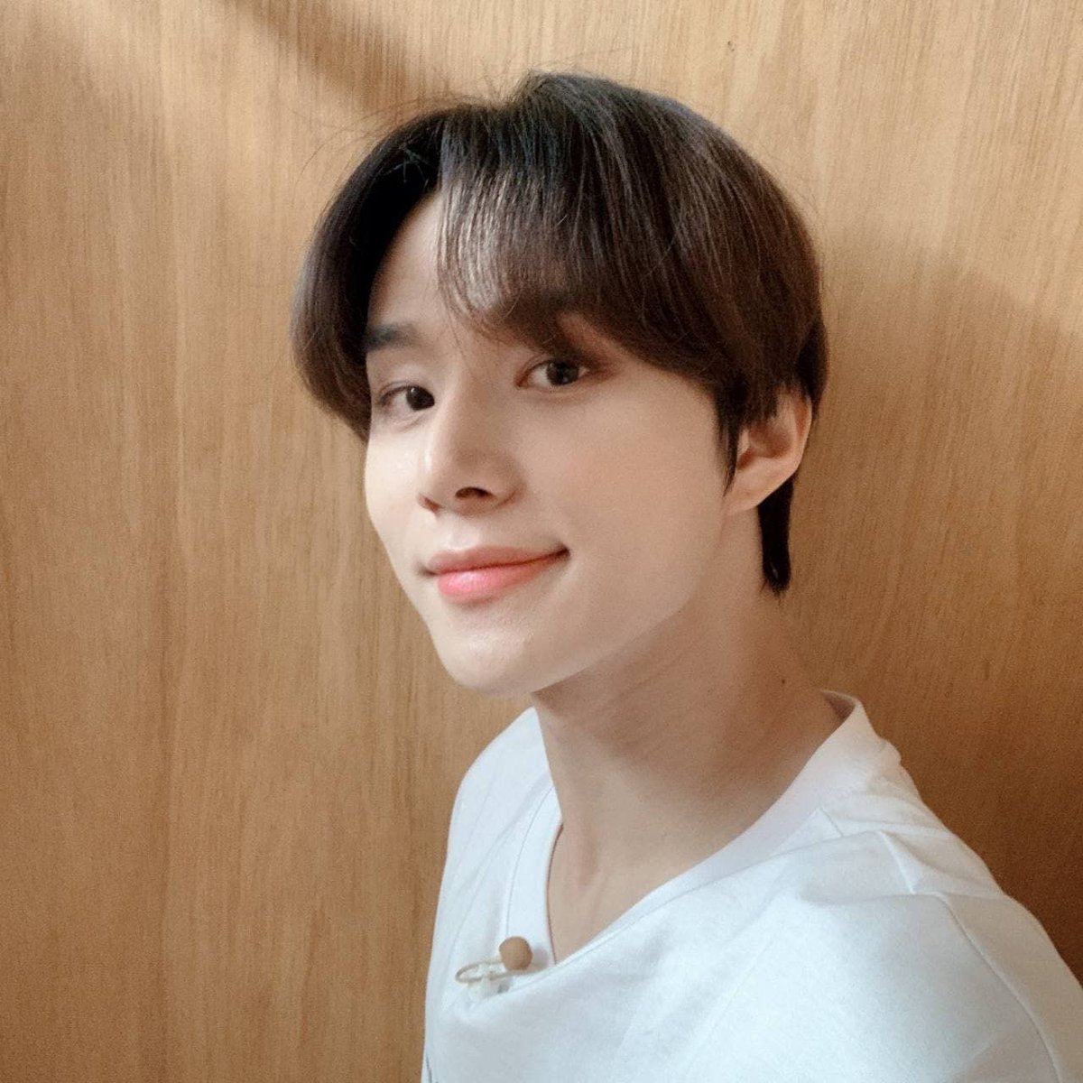 RT @JUNGWOOPOST: jungwoo bubble update, 
i know you're handsome mr kim.. https://t.co/NoZLuBJPg3