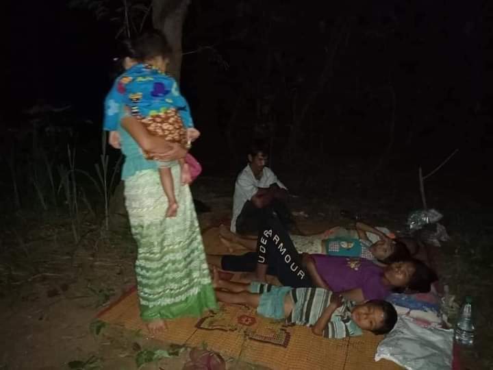 godreignsme's tweet photo. Instead of pillows
I had to replace the boulder.
I did not know the pain when I was asleep😪-
People are fleeing to safety place because of the terrorist JUNTA forces.
#June6Coup 
#WhatsHappeningInMyanmar 
#MilkTeaAlliance @UN 
@KentEngland77 https://t.co/Ebu6cbaDXh