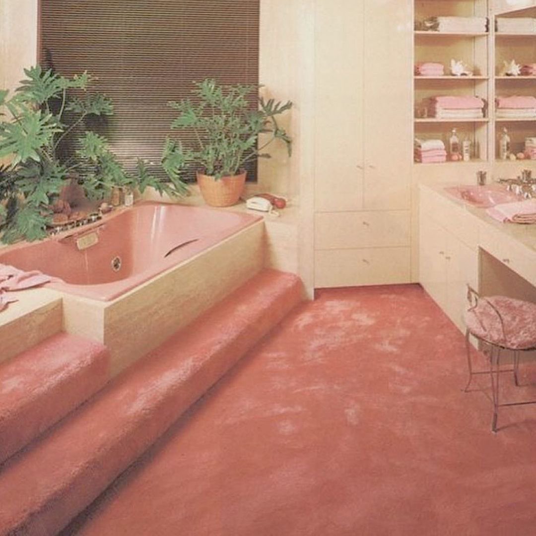 WigwamProperty's tweet photo. We 💕 a retro interior at Wigwam and this pink bathroom is a classic! But the question is would you call it salmon pink or coral pink?
Give Wigwam Property News a follow for your daily dose of property inspiration.
#allpinkeverything #bathroomgoals #80sdream #retrointerior https://t.co/nuqmPMawYT